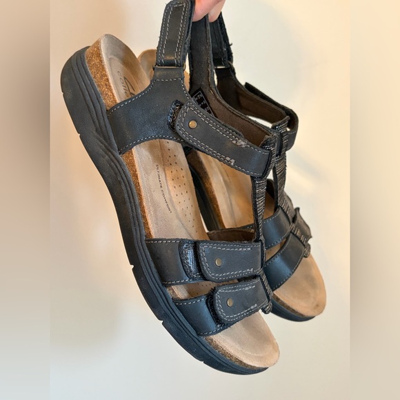 Clarks Black Sandals with shimmer size 8 GUC *Comfortable* adjustable straps - Picture 8 of 12